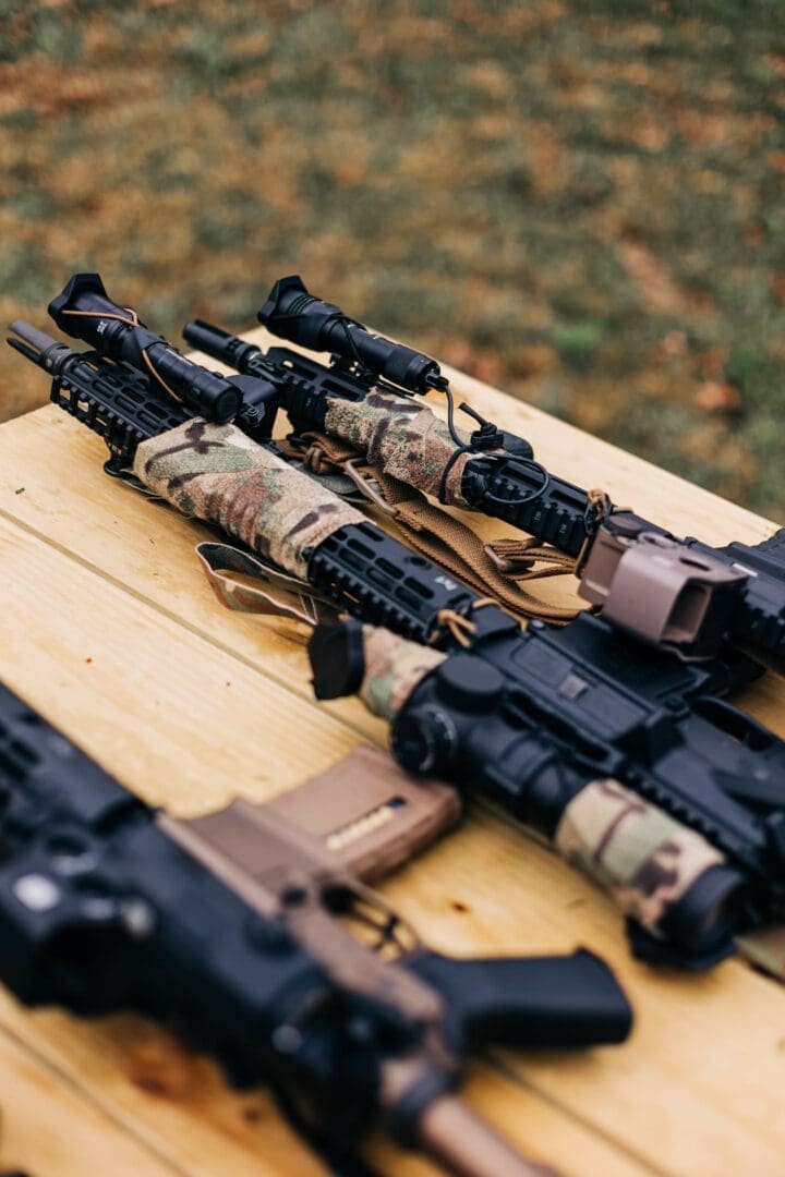 A table with several different types of guns.